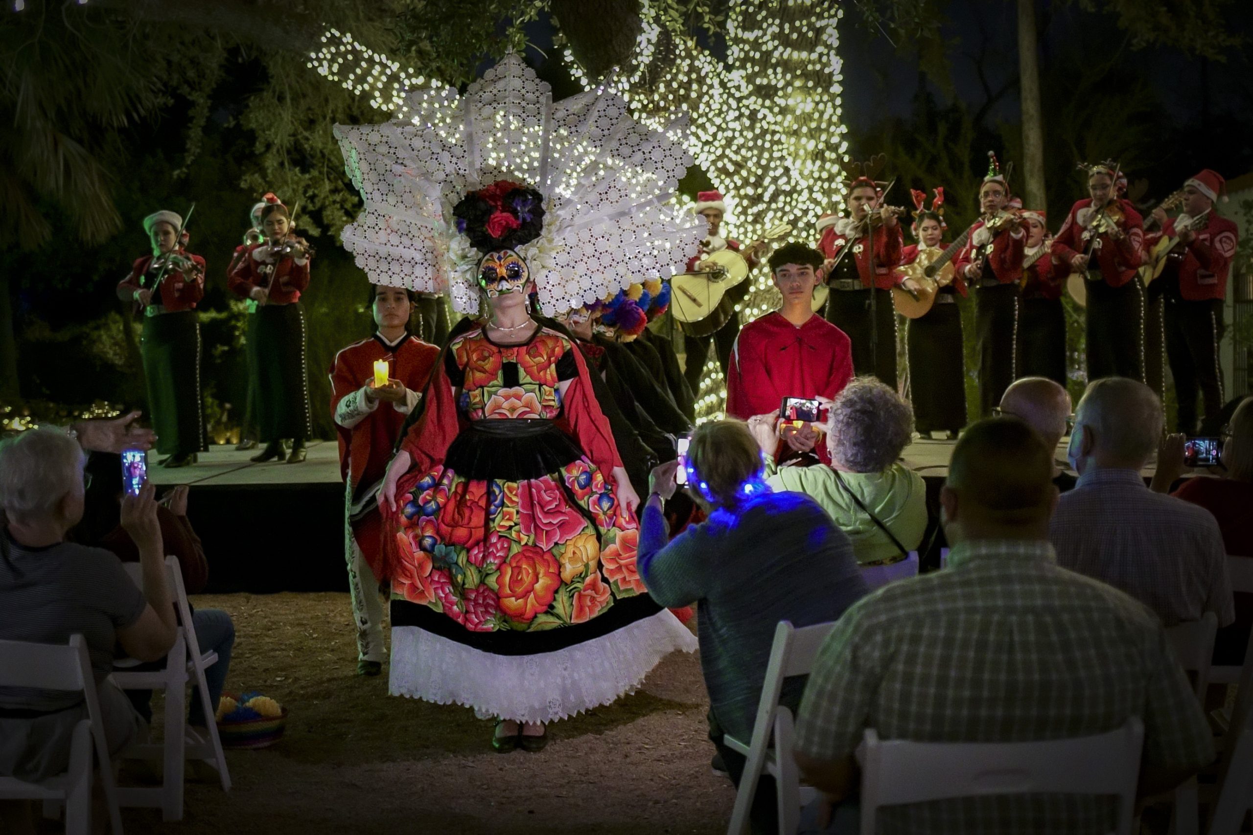 Illumina Fest 12 16 21 40 scaled Quinta Mazatlán Celebra la Navidad con Mariachi y Folklorico en su Serie de Música Festiva -